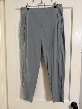 Athleta Light Gray Women's Tech Jogger Pants